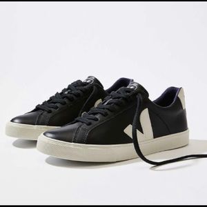 Veja Esplar Leather Black Pierre Sneaker